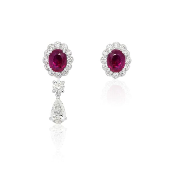 Aayraa’s detachable 1.00 ct Pear Drops with our Classic solitaire studs